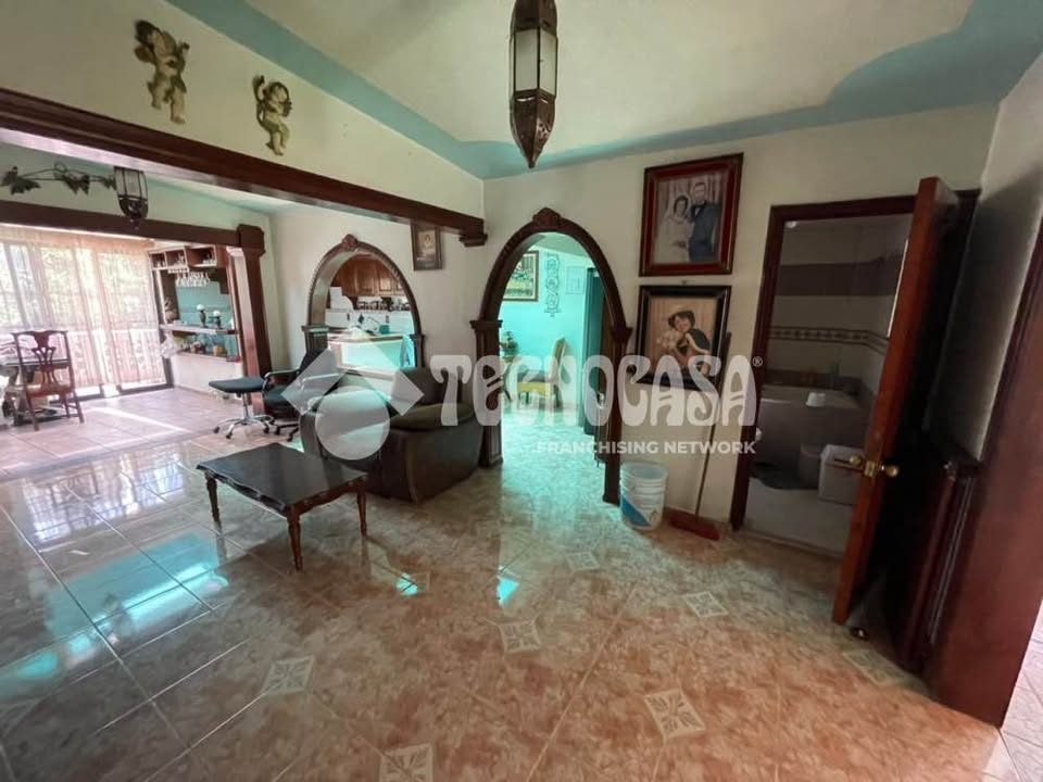 8 habitaciones 4 baños - Casa 2
