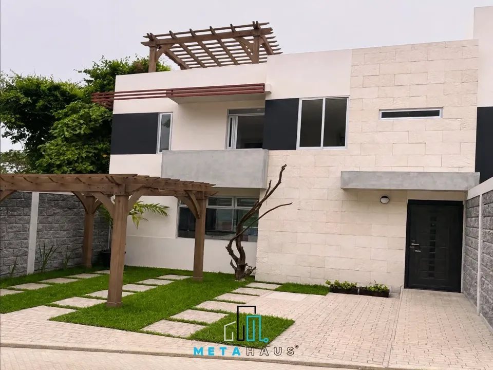 3 habitaciones 2.5 baños Casa 2