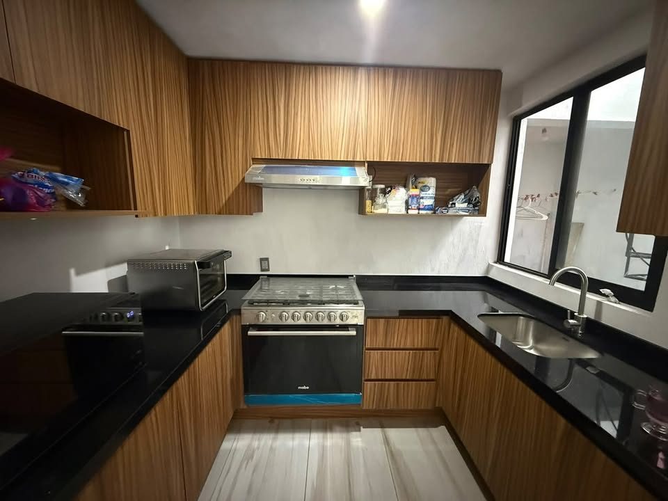 Casa REMODELADA EN VENTA o RENTA en LOMA BONITA, a cuadra y 1/2 de Av. Tabachines 2