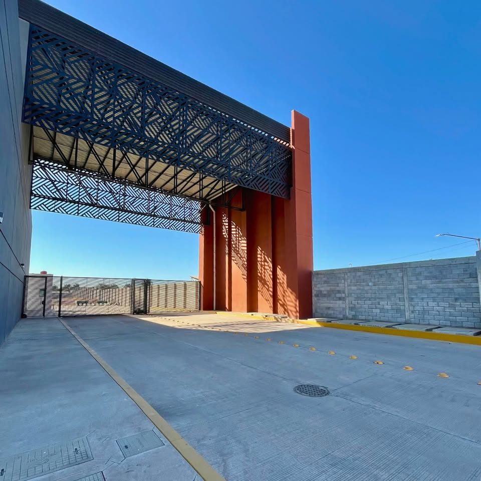 Bodega en renta - Estilo plaza comercial 3