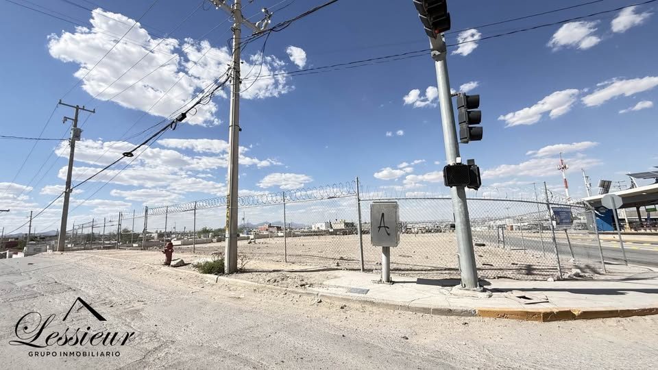 TERRENO COMERCIAL EN ESQUINA EN RENTA Y VENTA 3