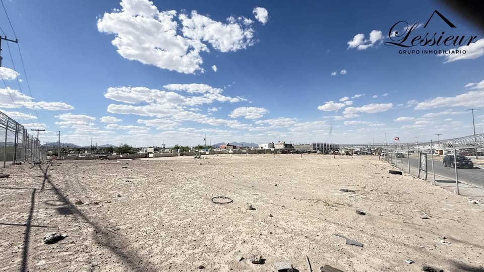 TERRENO COMERCIAL EN ESQUINA EN RENTA Y VENTA 2