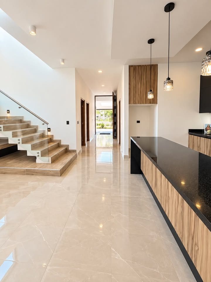 CASA DE LUJO EN ESQUINA EN RENTA 4REC– LAGOS DEL SOL  3
