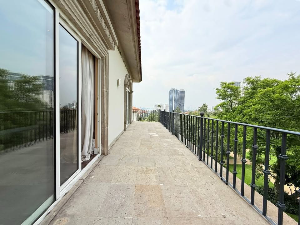 6 habitaciones 8.5 baños Casa 3