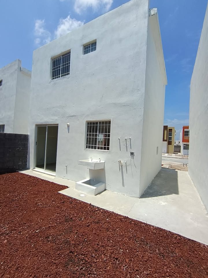 2 habitaciones 1.5 baños Casa 3