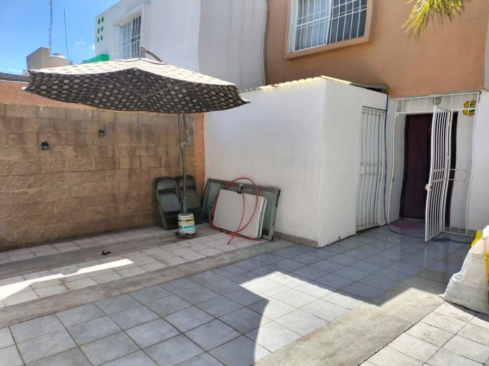 4 habitaciones 2.5 baños Casa 2