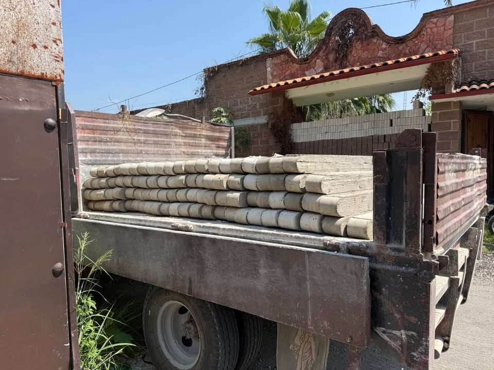 Venta y colocación de postes para cercar terrenos con entrega a domicilio y alambre de púas 3