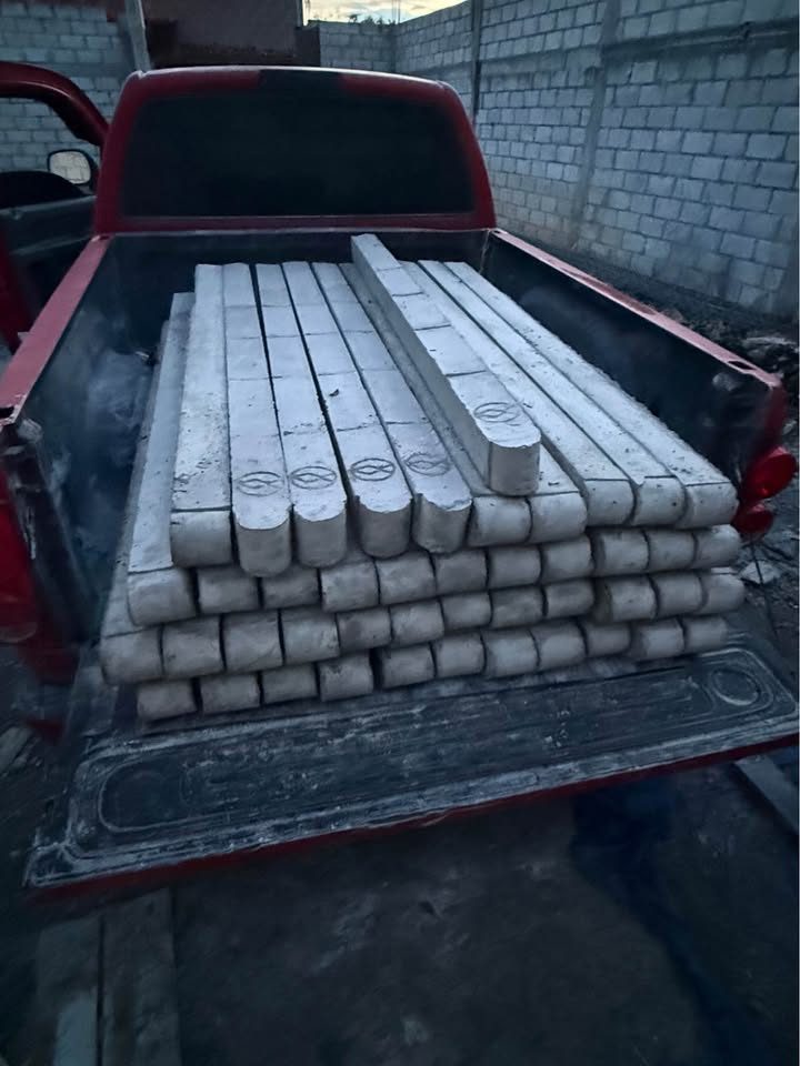 Venta y colocación de postes para cercar terrenos con entrega a domicilio y alambre de púas 2