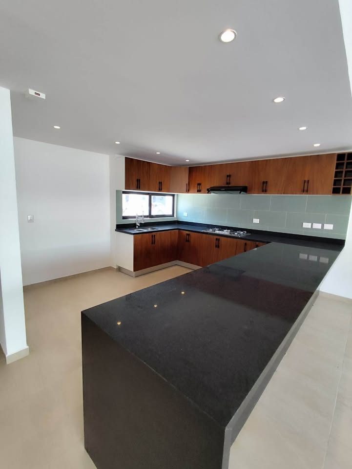 2 Beds 2.5 Baths - House 2