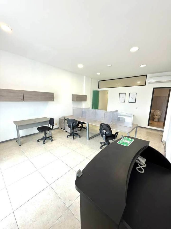 1 Bed 4 Baths - House 2