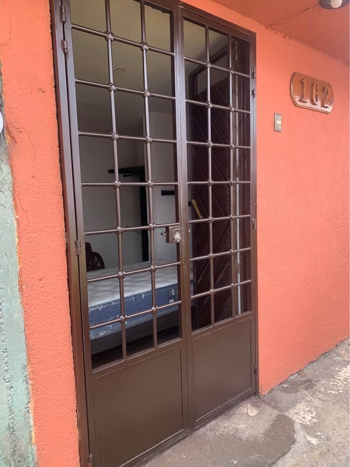 CUARTO PARA MUJERES ( entrada independiente ) 2