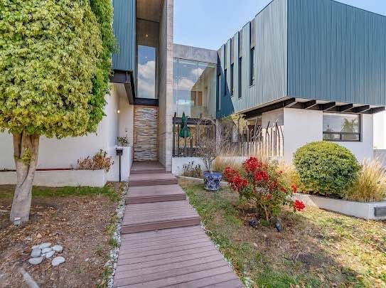 4 Beds 6 Baths House 3