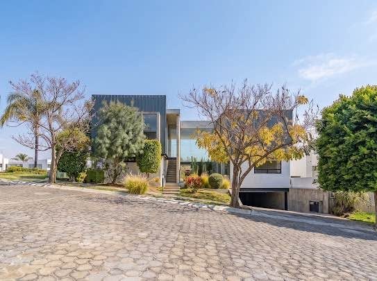 4 Beds 6 Baths House 2