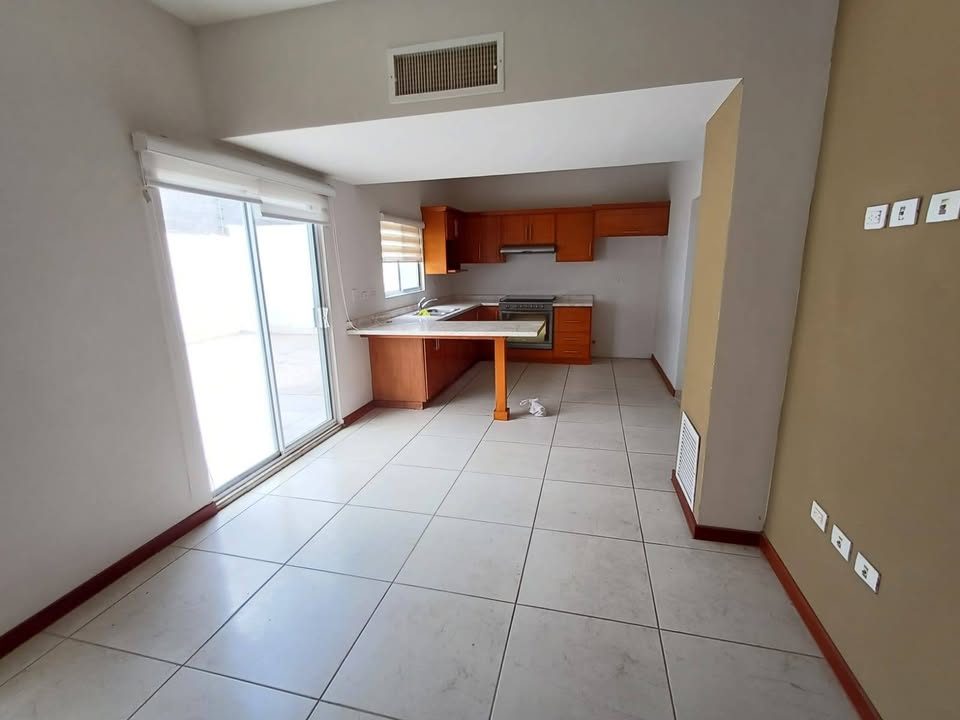 Se renta casa en andares 2