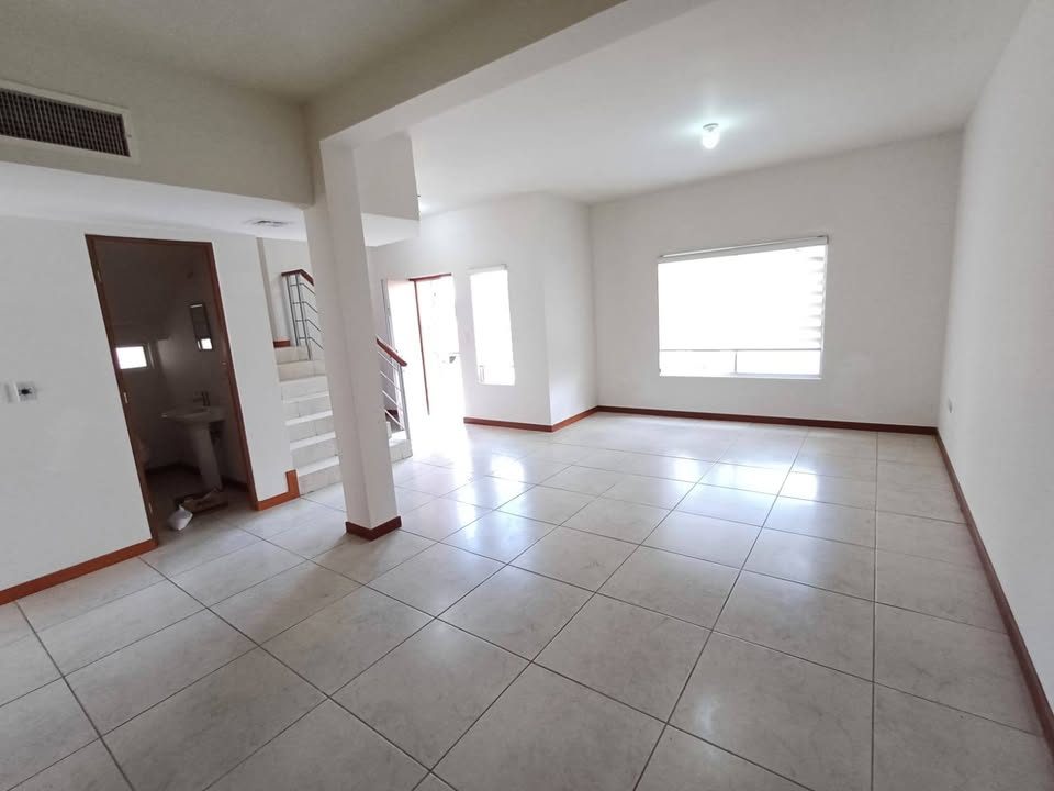 Se renta casa en andares 3
