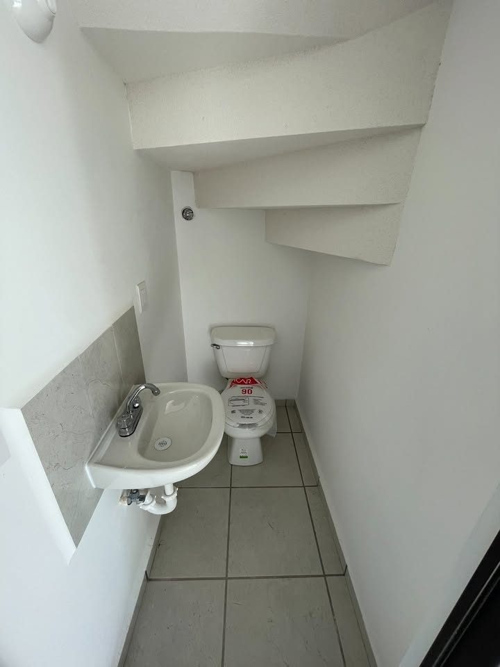 3 habitaciones 1.5 baños Casa 3