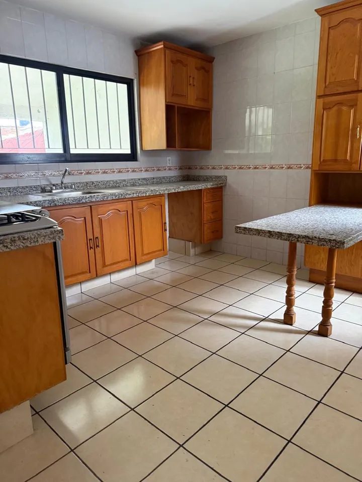 4 habitaciones 2 baños Casa 3