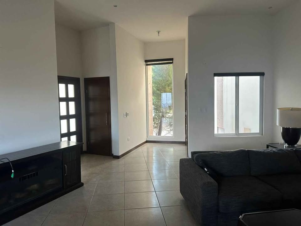 Hermosa casa en renta en Rinconadas del Valle II📍$21,000 ( amueblada 2