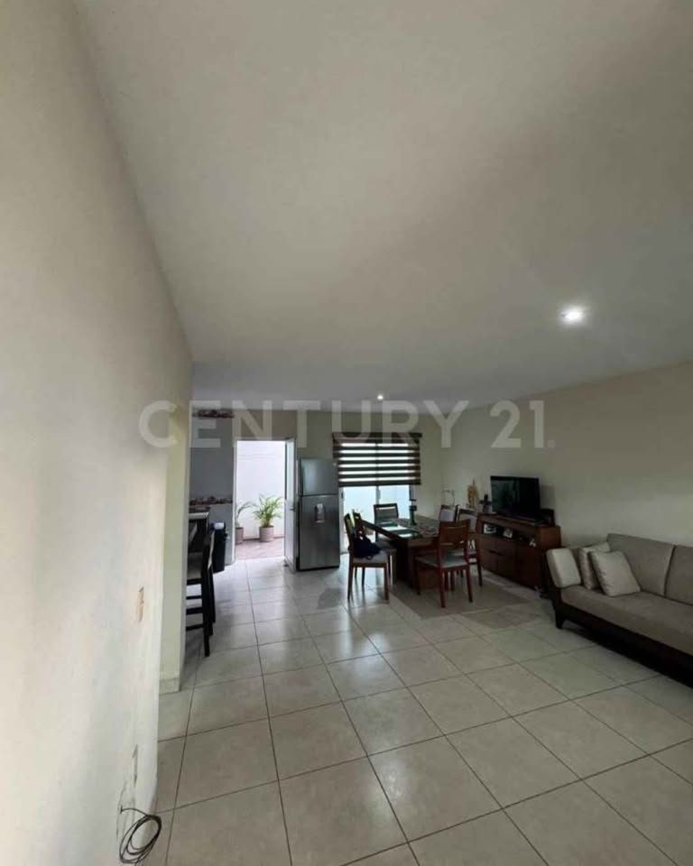 🏡RENTA DE CASA EN LOS SAUCES 2