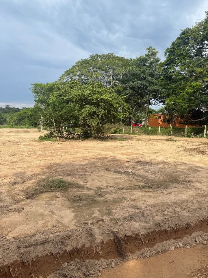 Terrenos a bordo de carretera adelante del rest las cazuelas 3