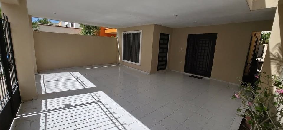 4 habitaciones 1.5 baños Casa 3