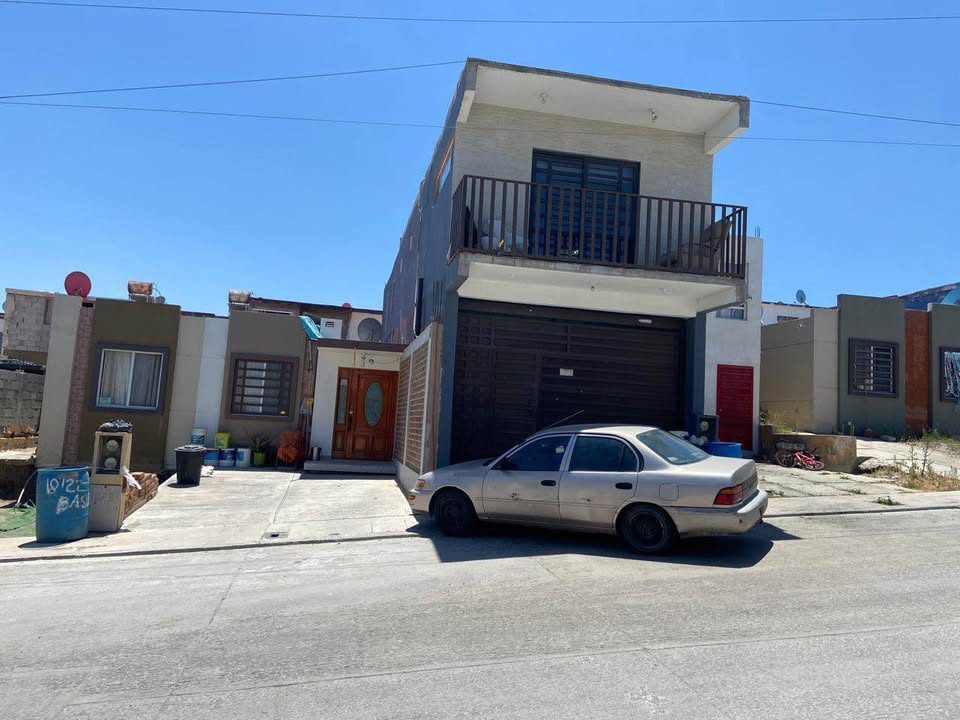 Casa de 4 recámaras en el área de Santa Fe, en Fracc. Praderas de la Gloria. 2