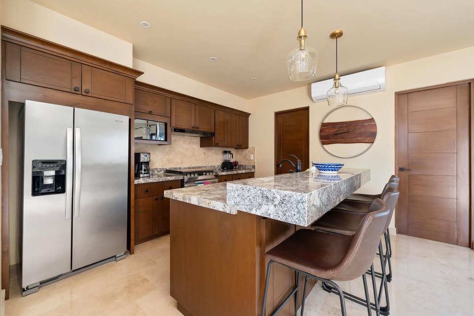 3 Beds 2.5 Baths House 3