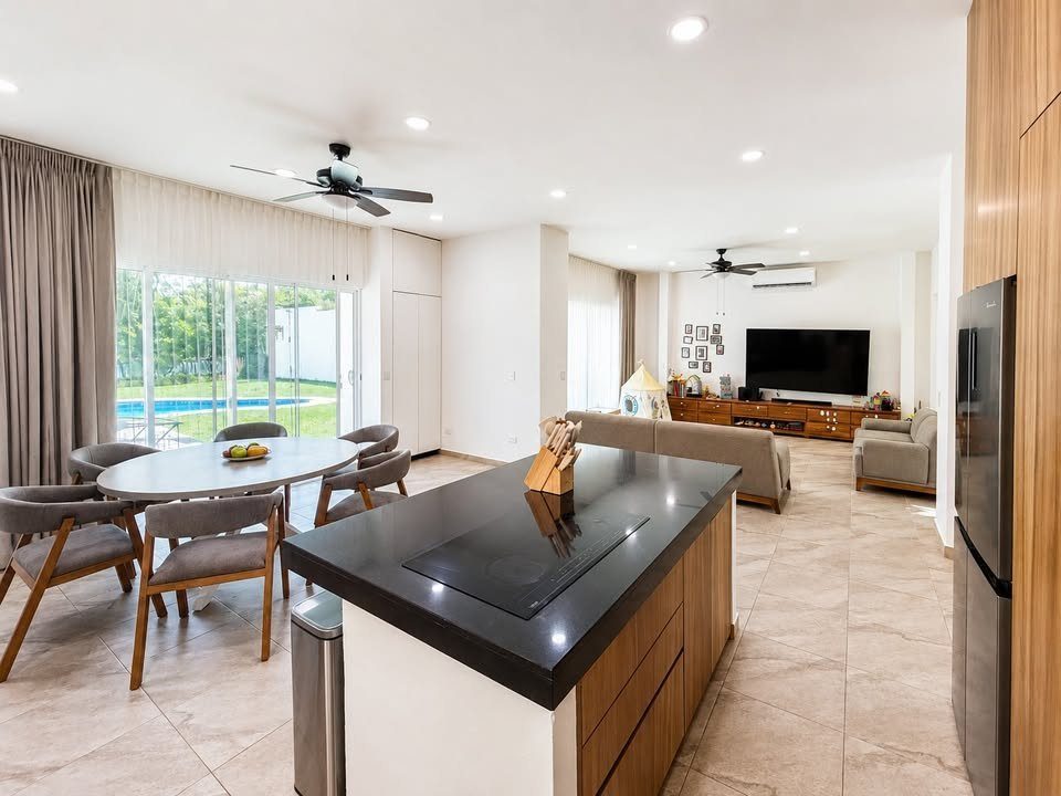 4 Beds 4 Baths House 2