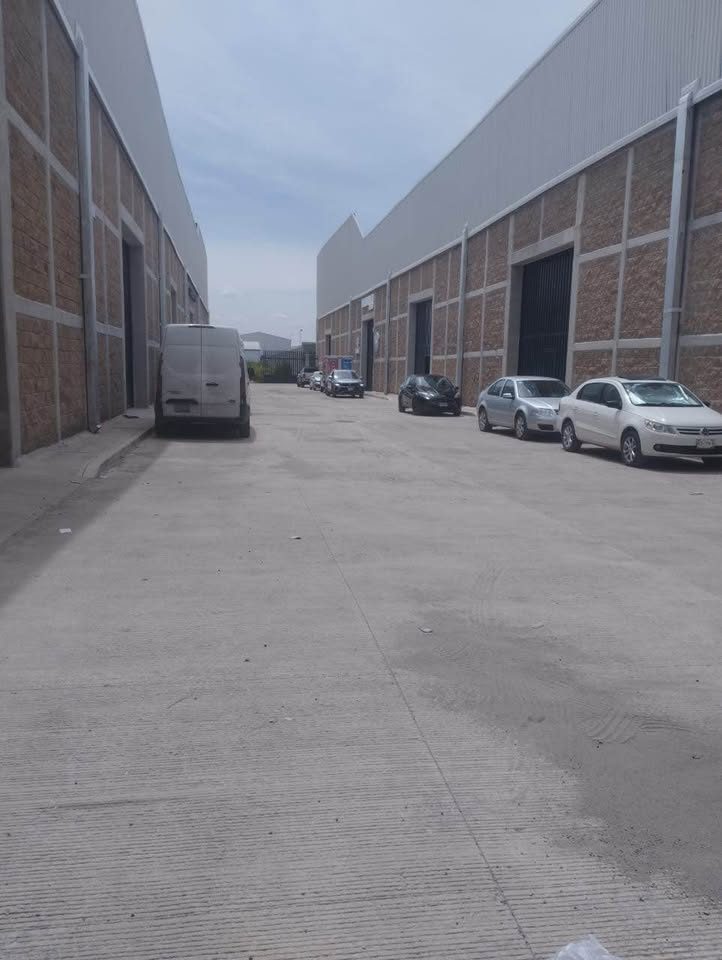 Renta de bodega 400m2 en Sanctorum 2
