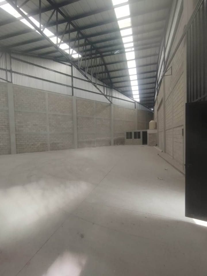 Renta de bodega 400m2 en Sanctorum 3
