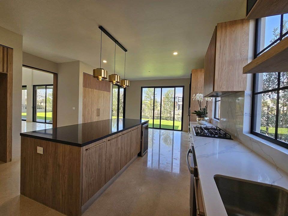 4 Beds 4.5 Baths House 2