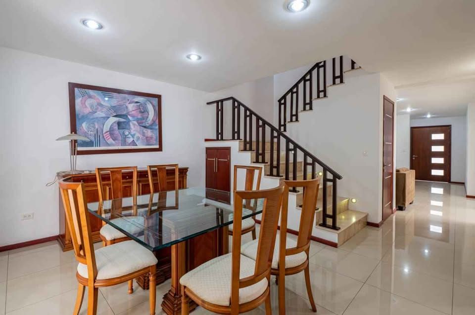CASA EN RENTA AMUEBLADA 
LOMAS DE ANGELOPOLIS 1 2