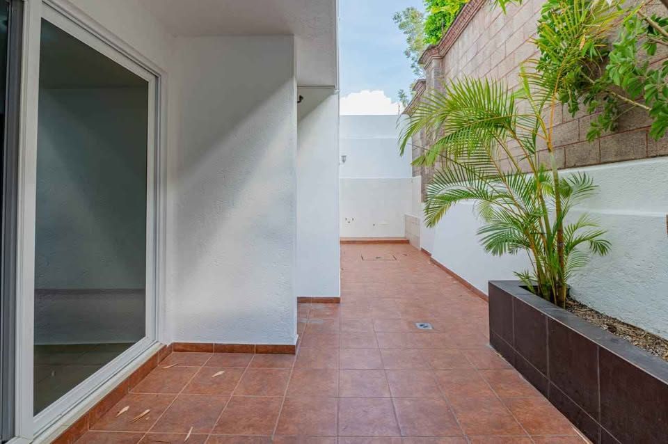 CASA EN RENTA AMUEBLADA 
LOMAS DE ANGELOPOLIS 1 3