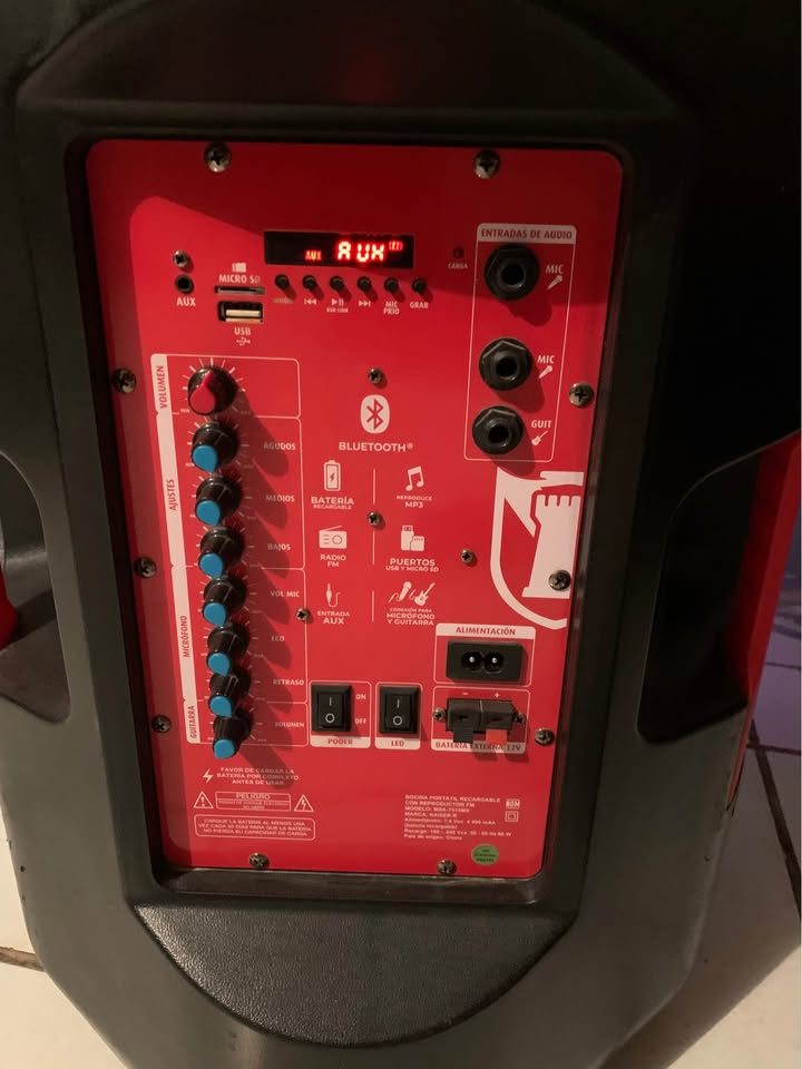 Bocina 15 … $1500 
12 volteos recargable 
CALENTON $200 
Máquina de palomitas $100 2