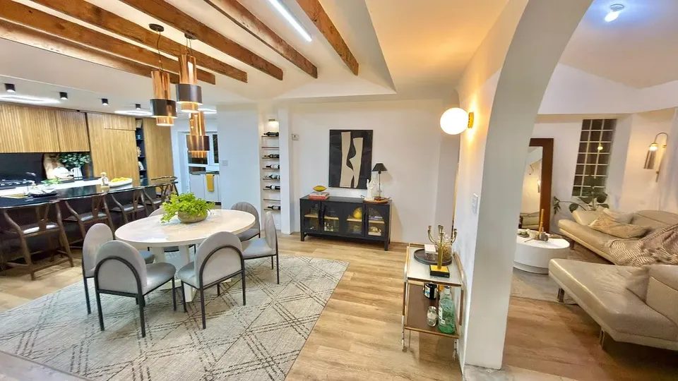 5 Beds 4 Baths House 3