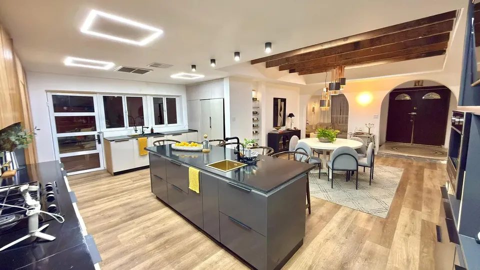 5 Beds 4 Baths House 2