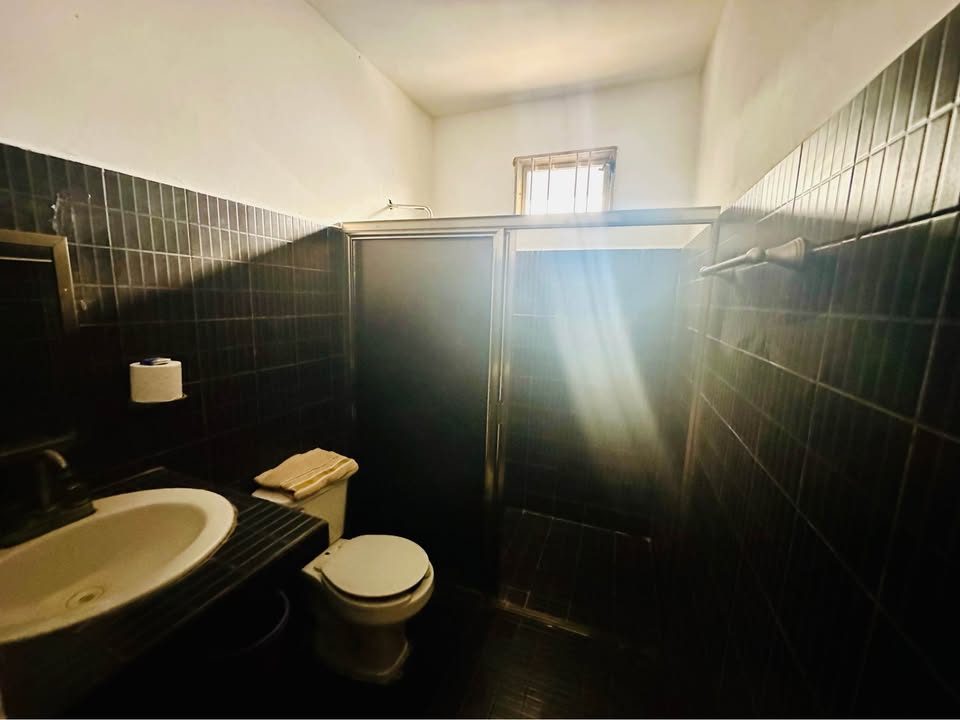 “Cuarto para descansar o con acceso a piscina”
De lunes a jueves 
-2 personas 1/8 horas $800 descans 2