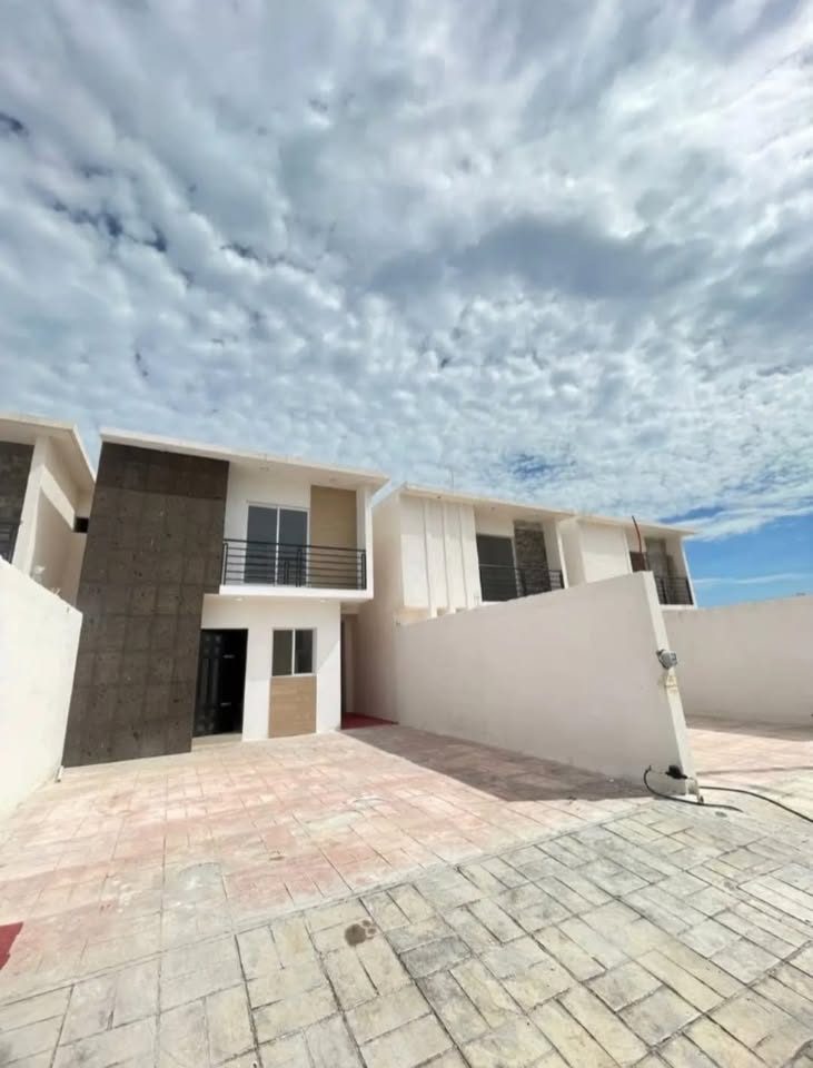 3 habitaciones 2.5 baños Casa 3
